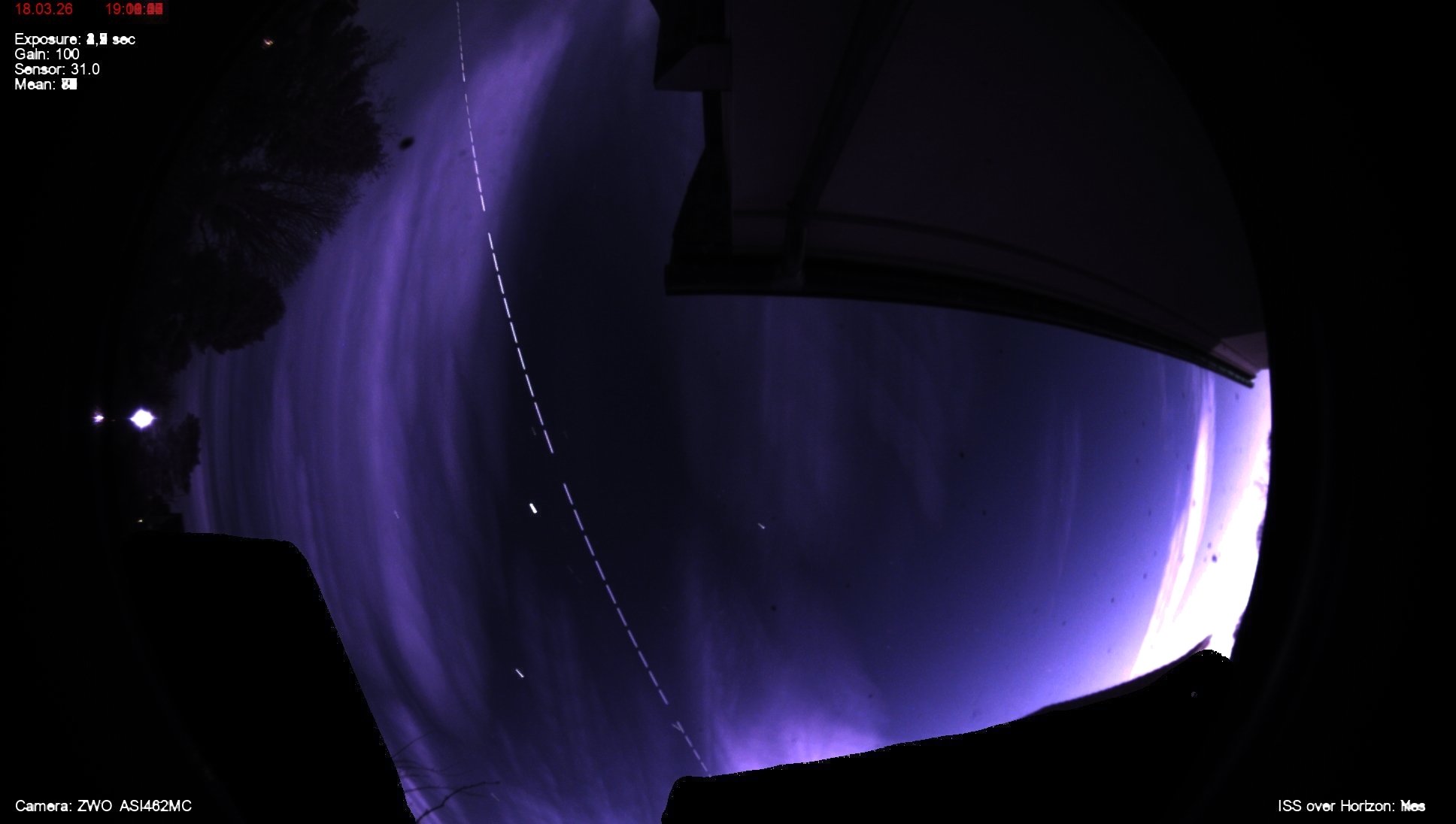 Allsky Kamera sieht alles: ISS wirft einen Blick auf den Riesen